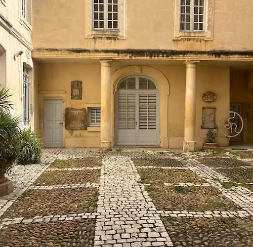 Le Champetre Au Coeur De La Ville Nimoise